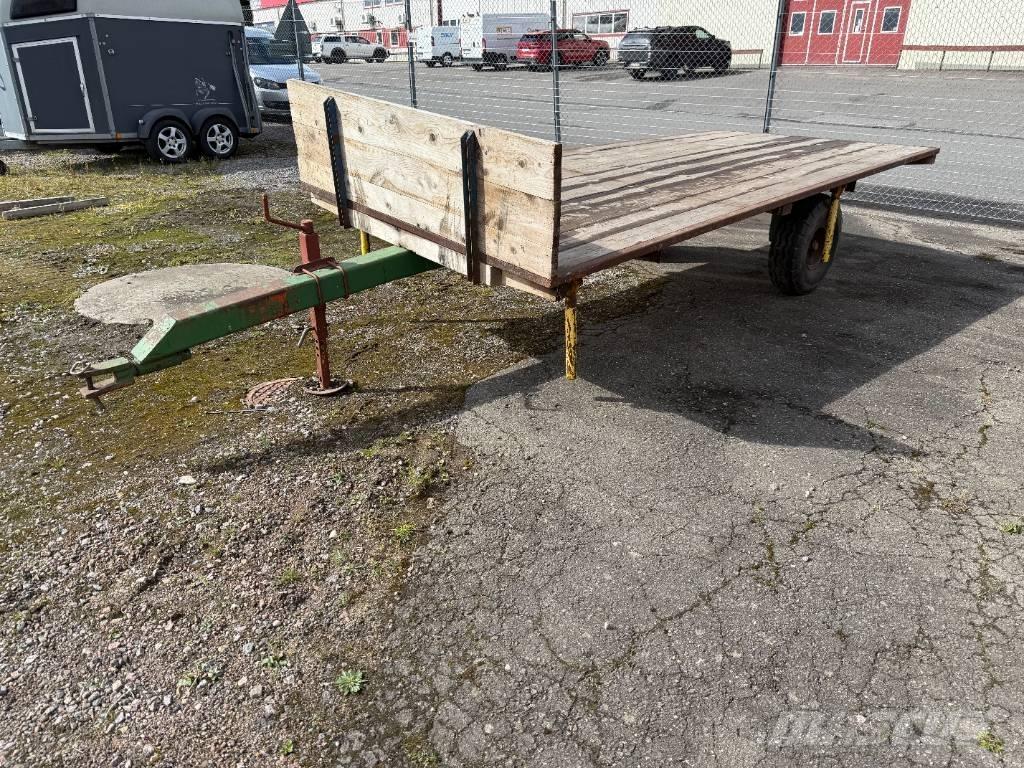  Skogskärra med flak Muud haagised