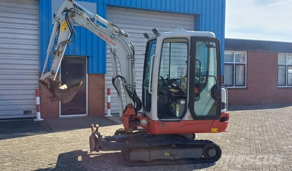 Takeuchi TB 225 Miniekskavaatorid < 7 t