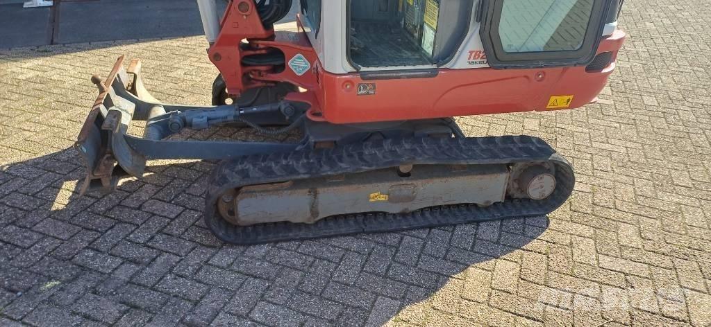 Takeuchi TB 225 Miniekskavaatorid < 7 t