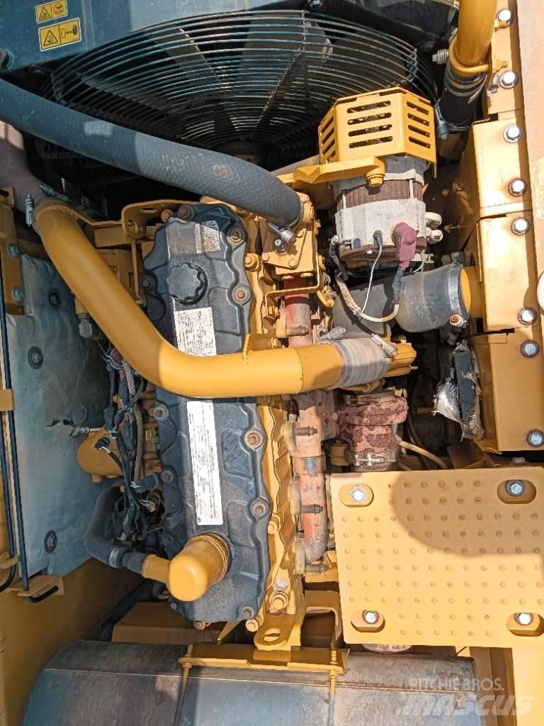 CAT 325 D Roomikekskavaatorid