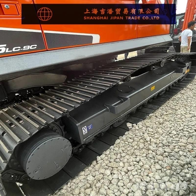 Doosan DX 225 Roomikekskavaatorid