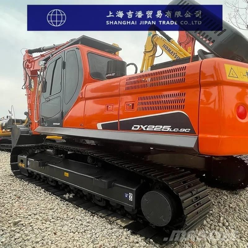 Doosan DX 225 Roomikekskavaatorid