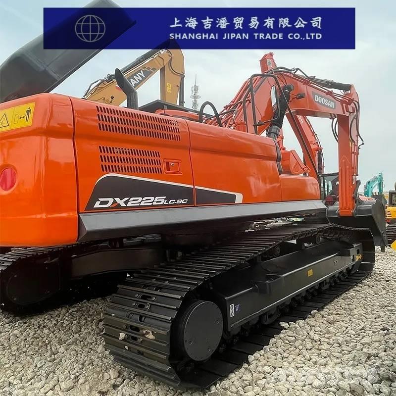 Doosan DX 225 Roomikekskavaatorid
