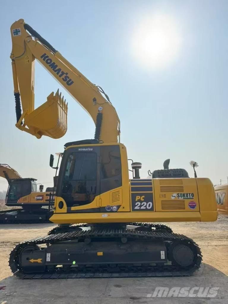 Komatsu 220-8 Roomikekskavaatorid