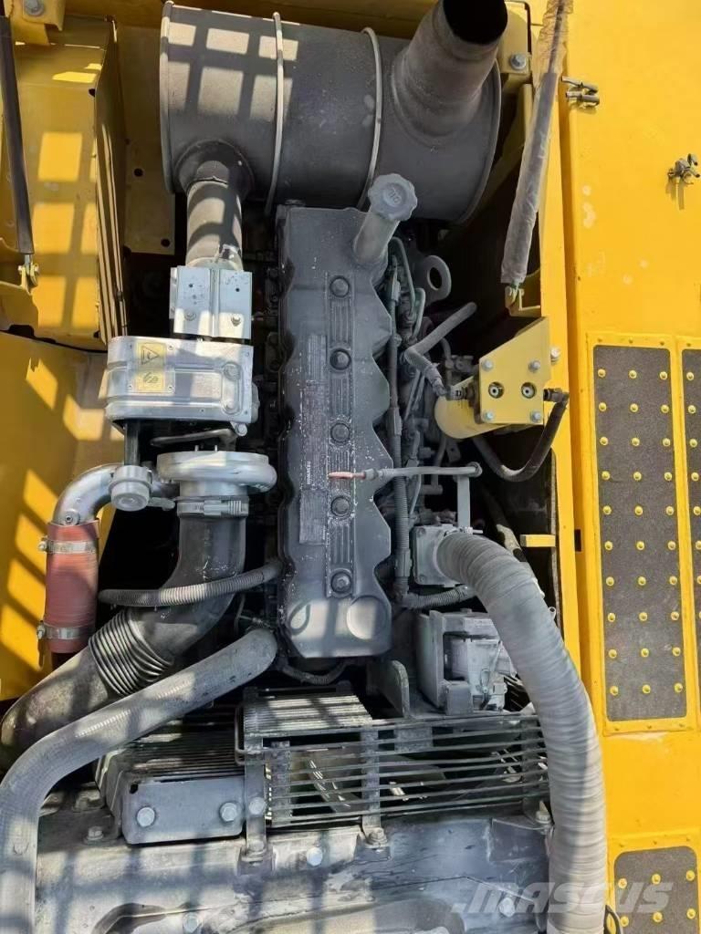 Komatsu 220-8 Roomikekskavaatorid