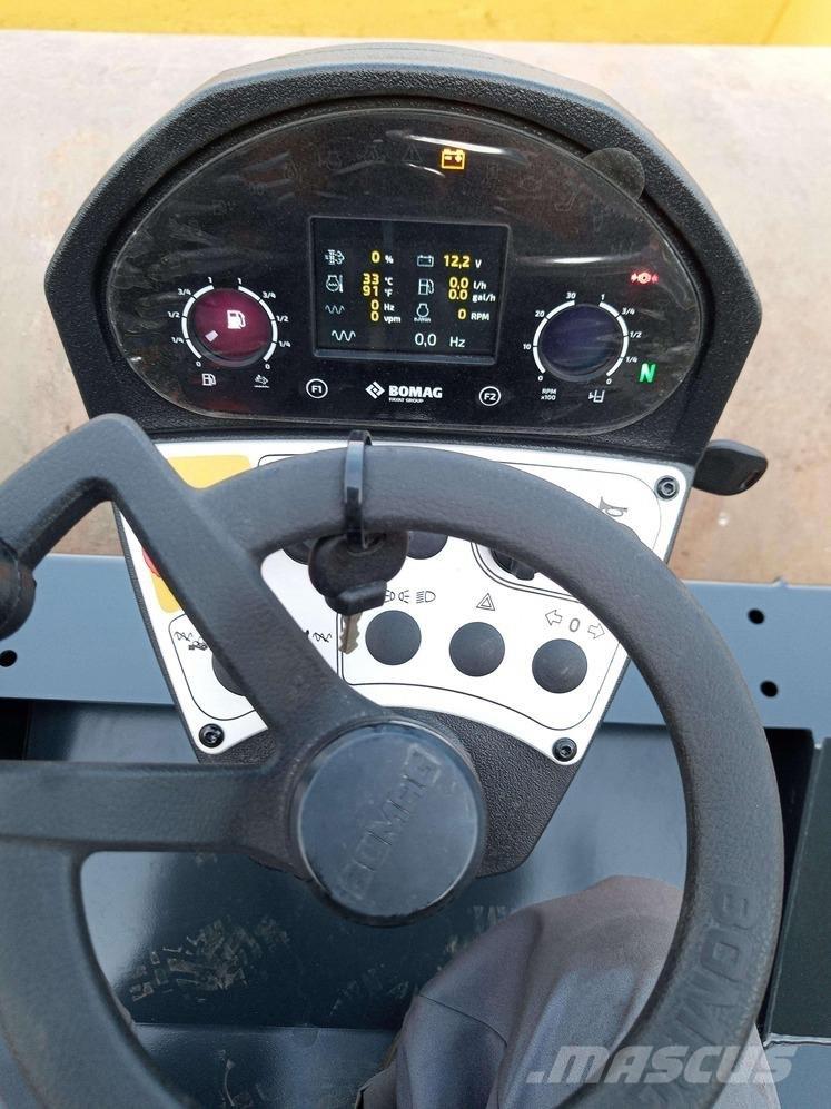 Bomag BW 218 D-5 SL Ühe trumliga rullid