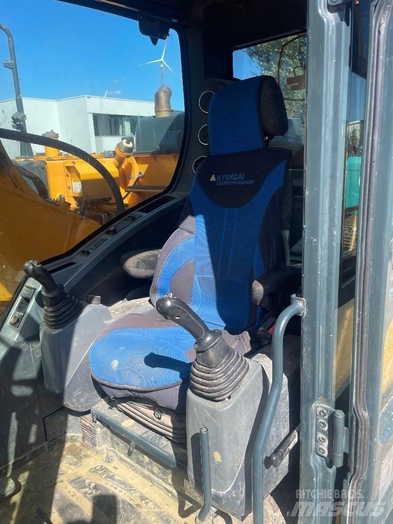 Hyundai HX 235 Roomikekskavaatorid