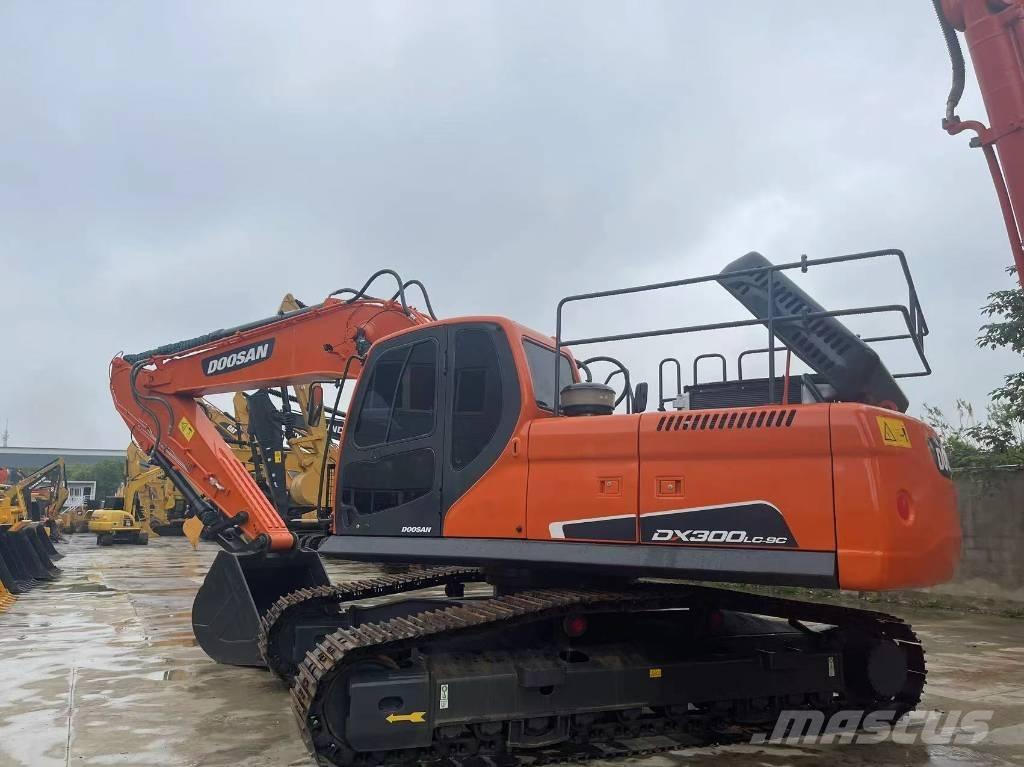 Doosan DX 300 LC Roomikekskavaatorid