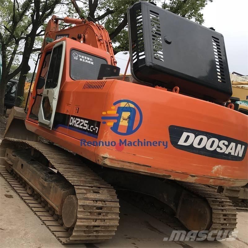 Doosan DH225LC-7 Roomikekskavaatorid