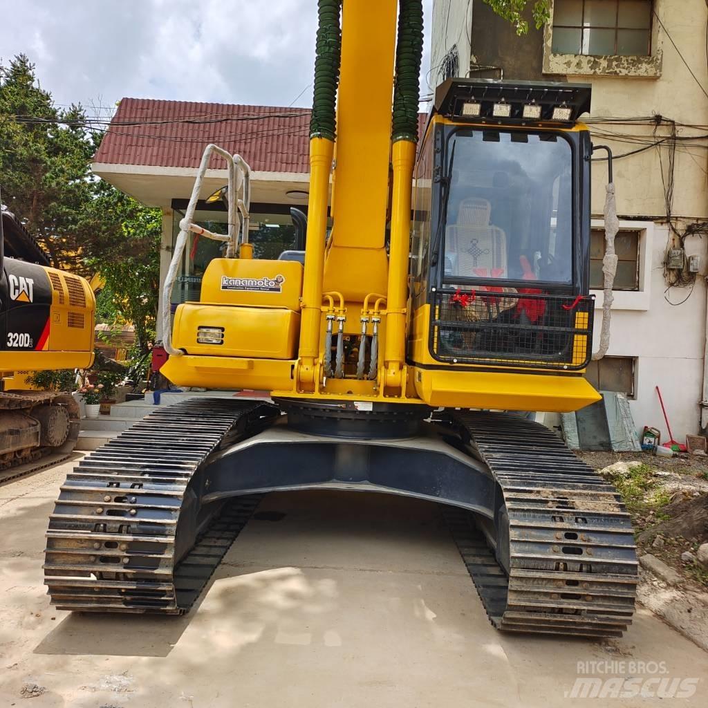 Komatsu PC 200 Roomikekskavaatorid