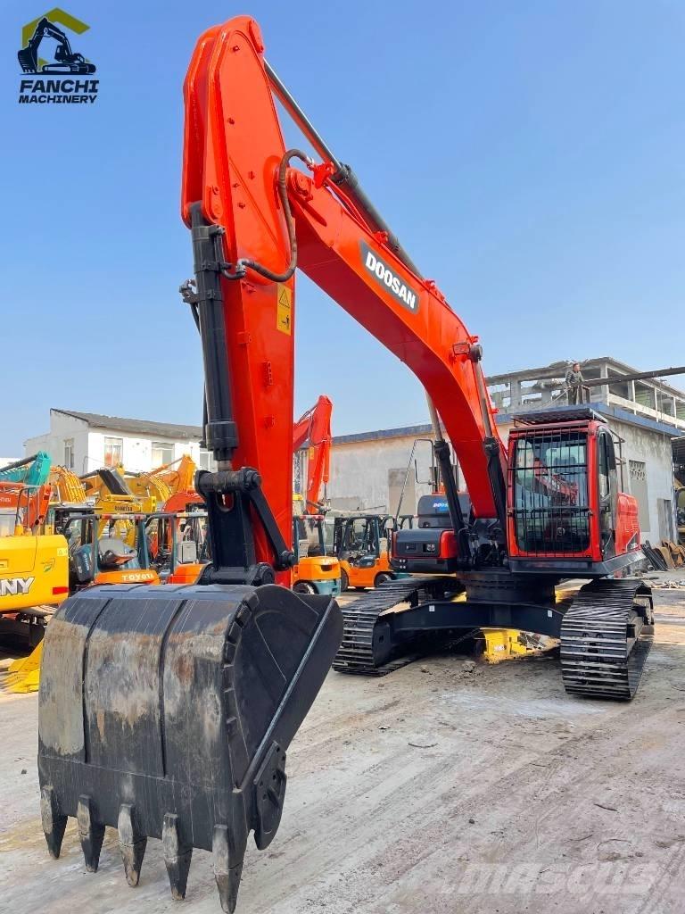 Doosan DX 300 LCA Roomikekskavaatorid