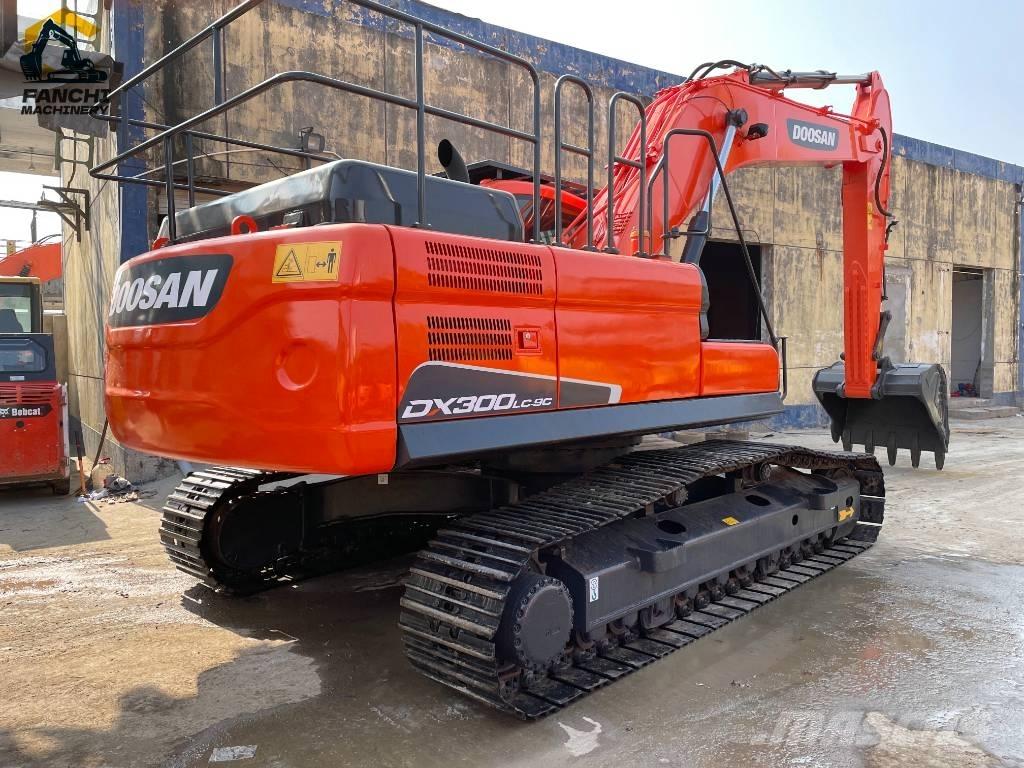 Doosan DX 300 LCA Roomikekskavaatorid