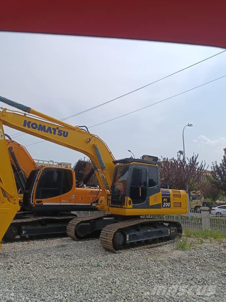 Komatsu PC 200 Roomikekskavaatorid