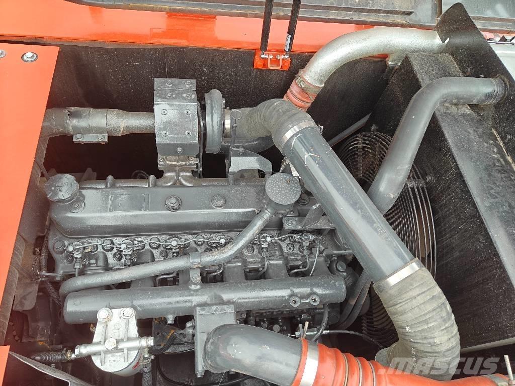 Doosan 225 LCA Roomikekskavaatorid