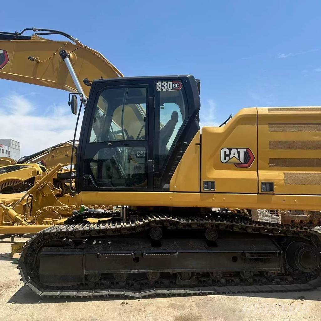 CAT 330 Roomikekskavaatorid