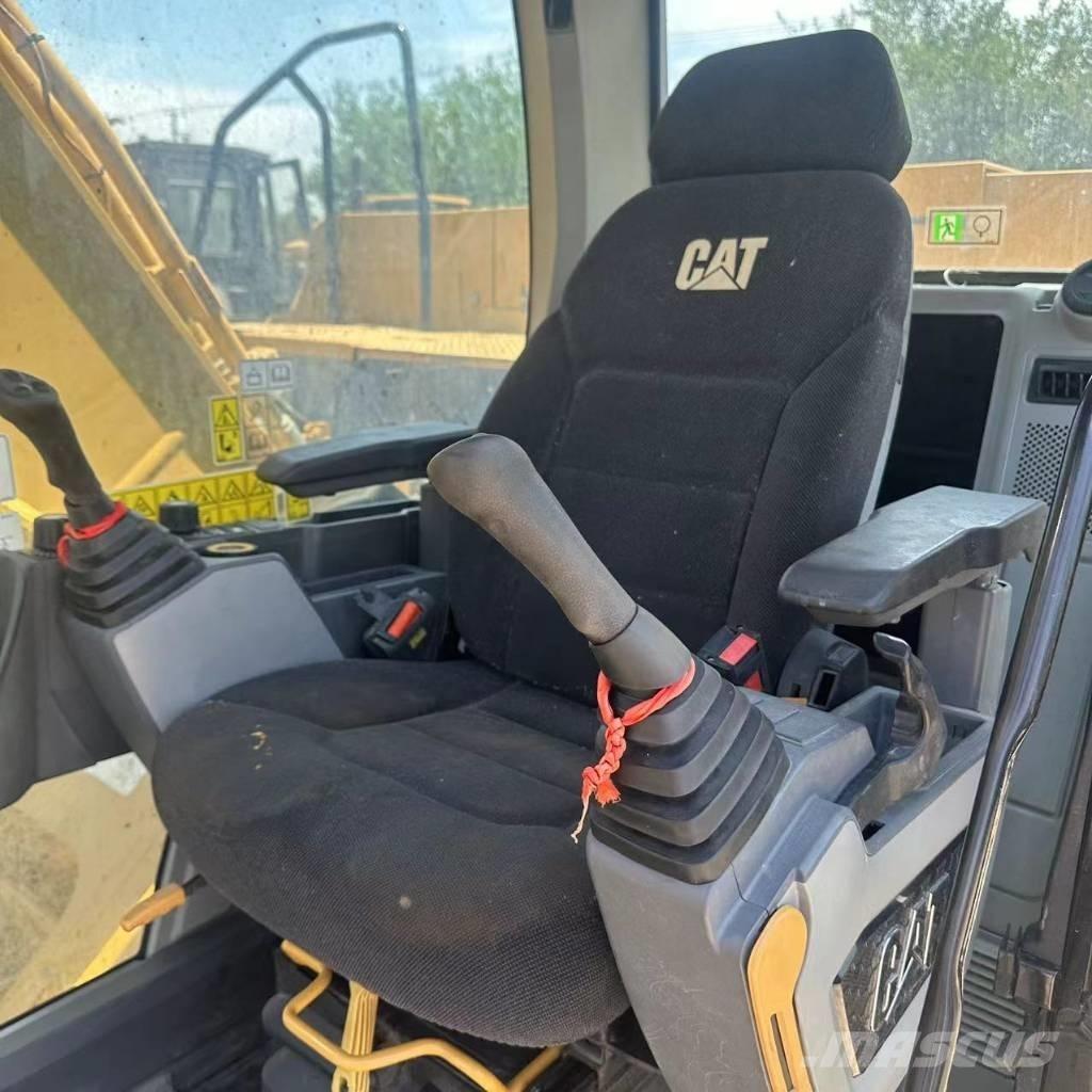 CAT 330 Roomikekskavaatorid