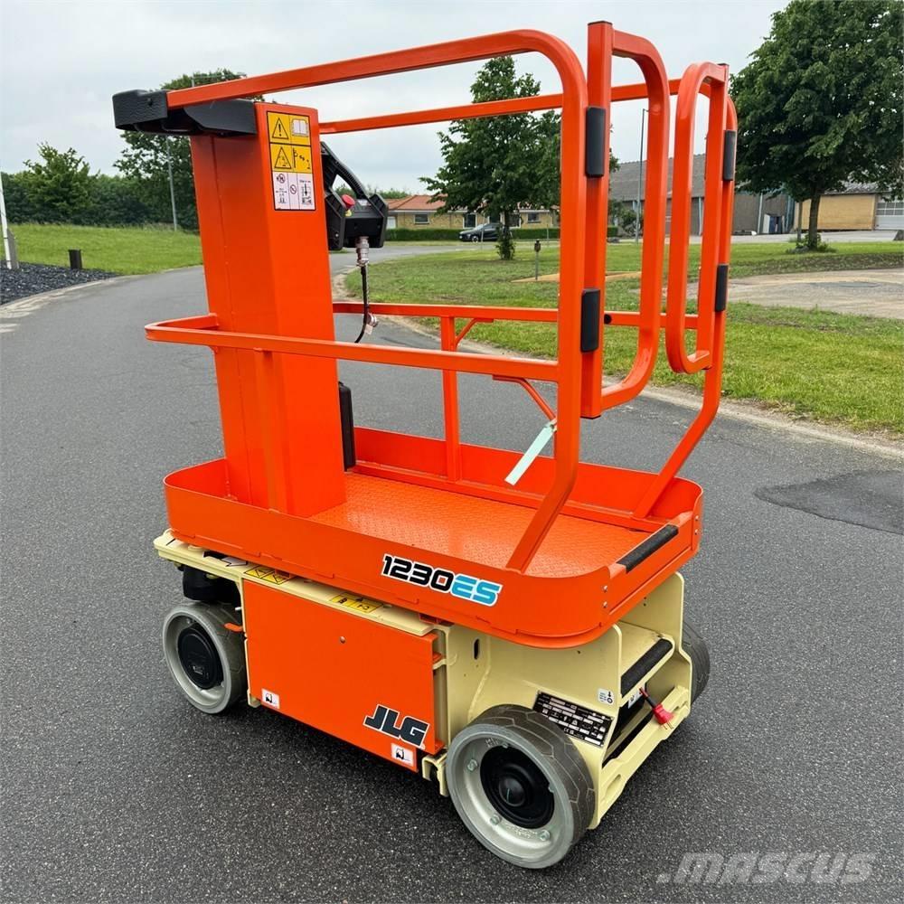 JLG 1230 ES Vertikaalsed mast tõstukid