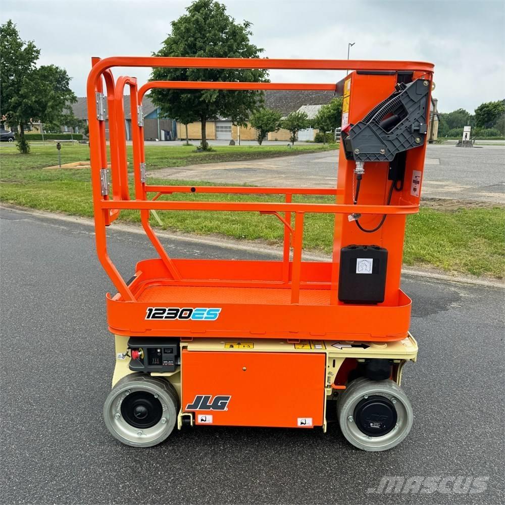 JLG 1230 ES Vertikaalsed mast tõstukid