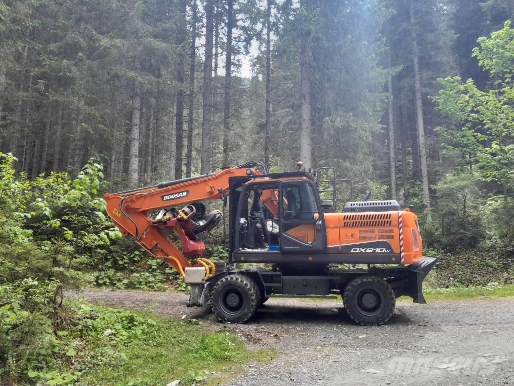 Doosan DX 210 W Metsaekskavaatorid