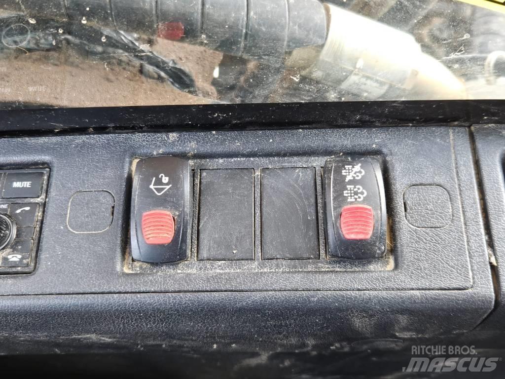 Hyundai HX 220 L Roomikekskavaatorid