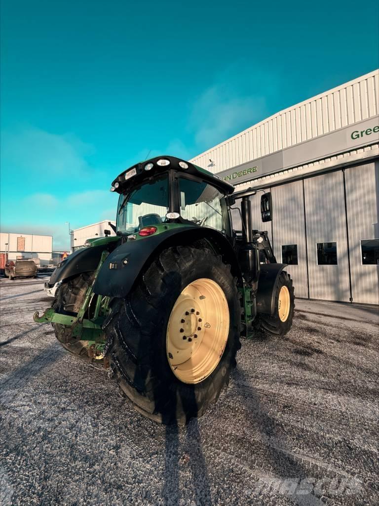 John Deere 6215R AP Traktorid