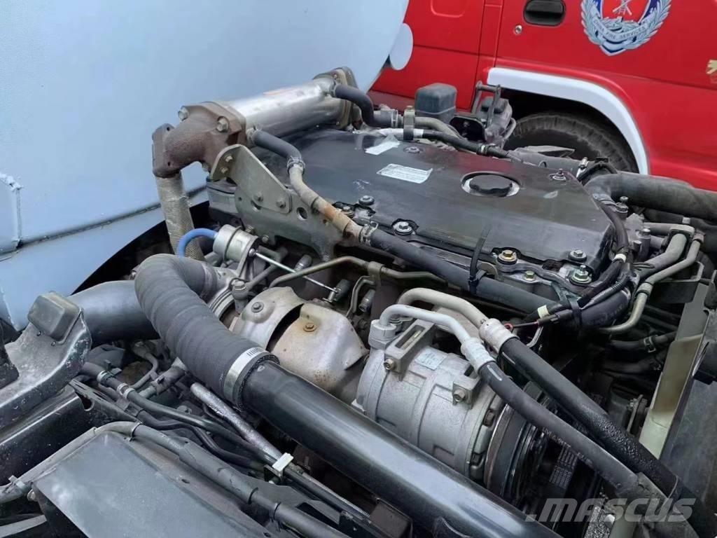 Isuzu ELF 4x2 Veepaagiga autod