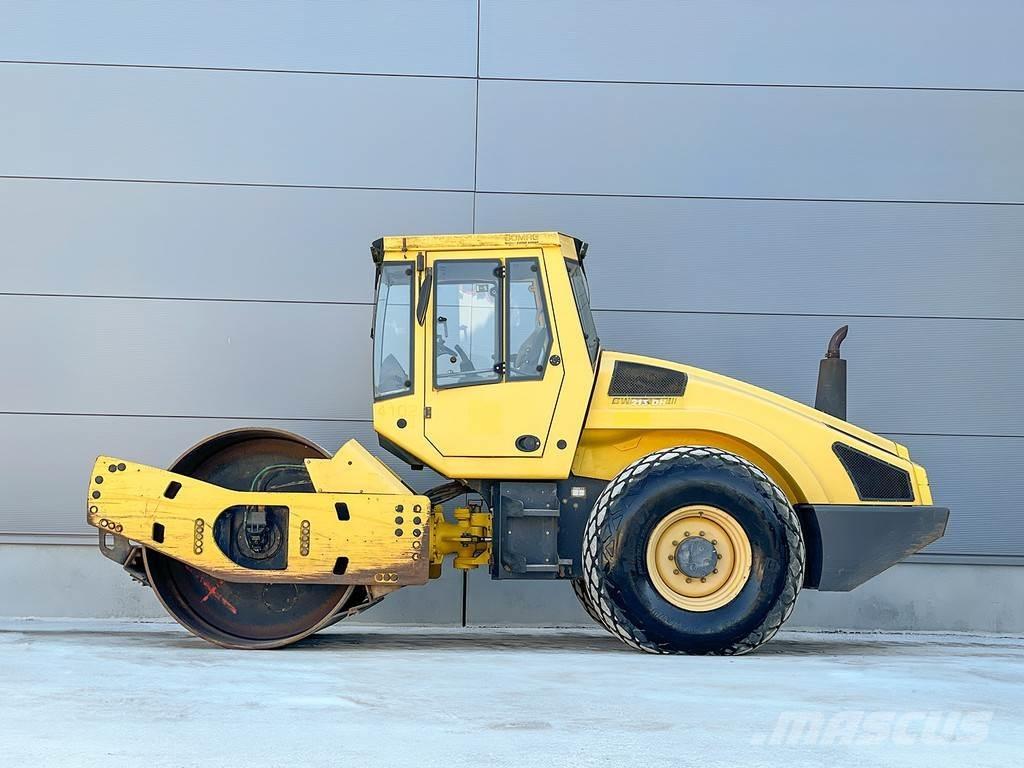Bomag BW 213 DH-4 Ühe trumliga rullid