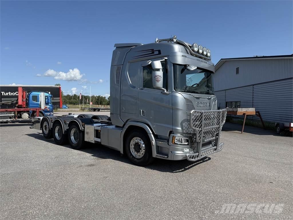 Scania R650 8x4 Raamautod