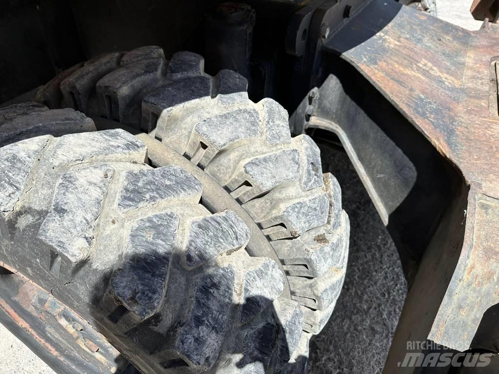 Komatsu PW130 ES-6K Ratasekskavaatorid