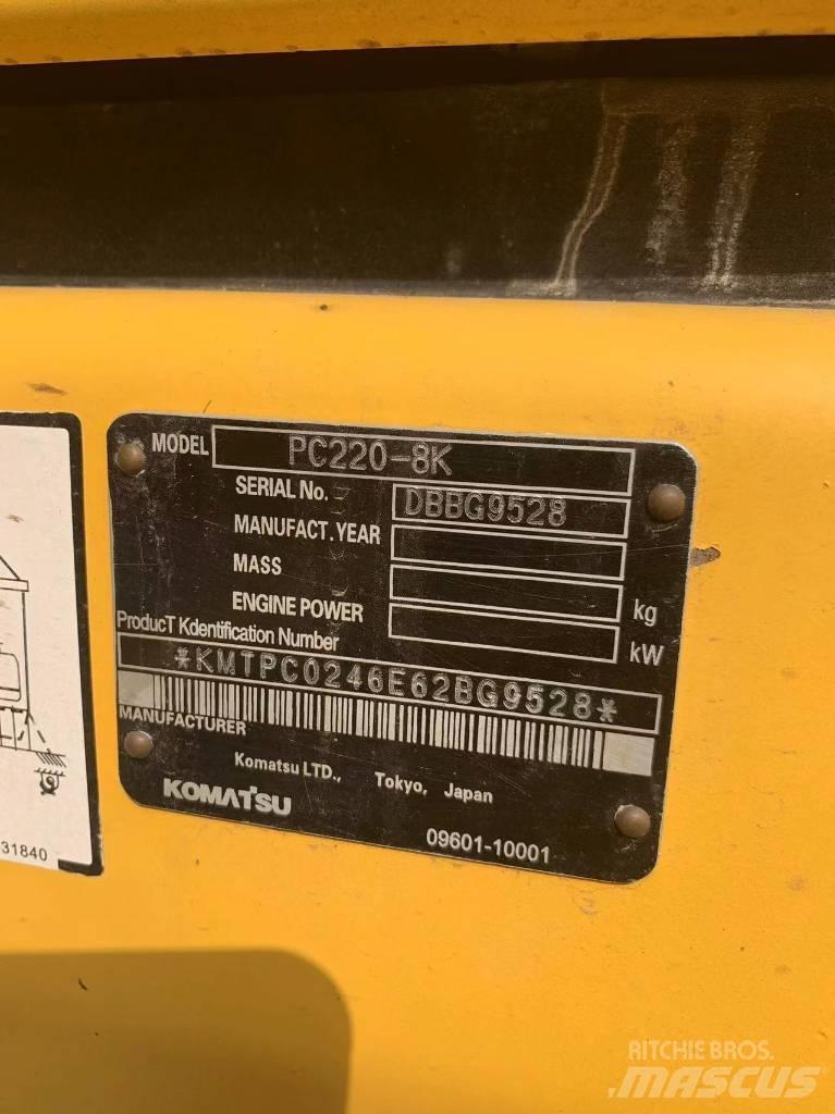 Komatsu PC 220-8 Väikeekskavaatorid 7t-12t