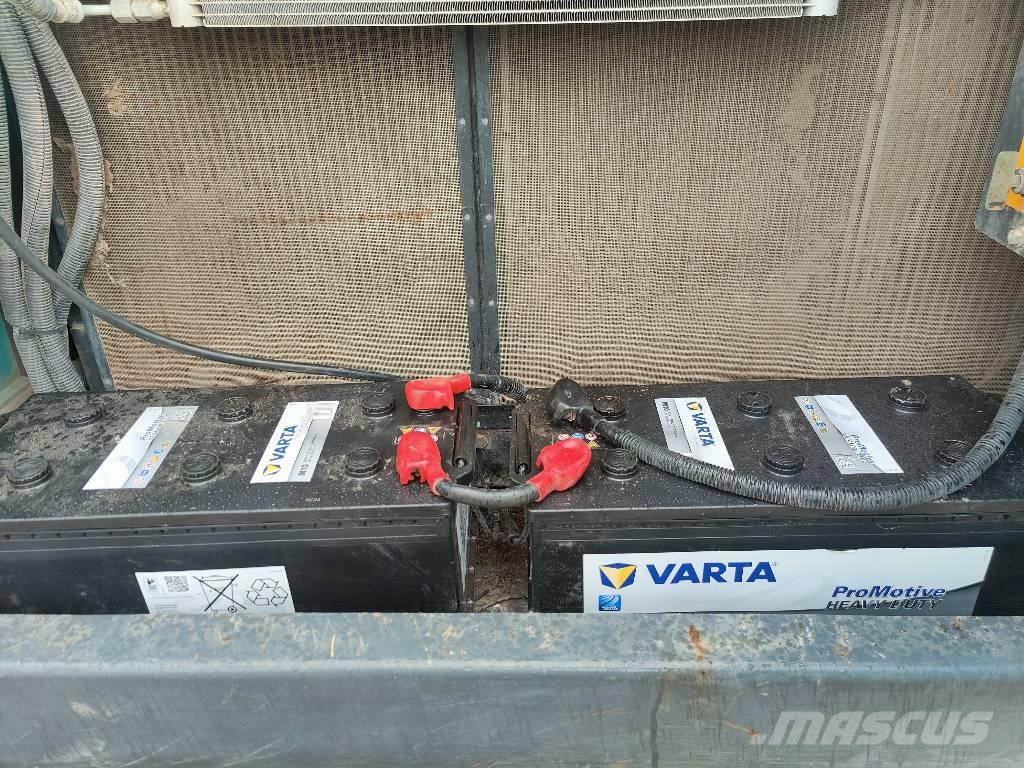 Kobelco SK 300 LC Roomikekskavaatorid