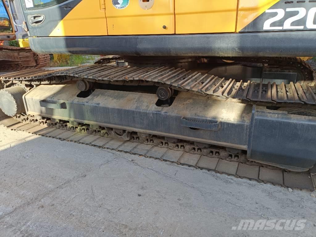 Hyundai R220LC-9S Roomikekskavaatorid