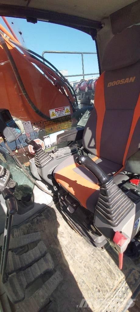 Doosan DX 300 LC Roomikekskavaatorid