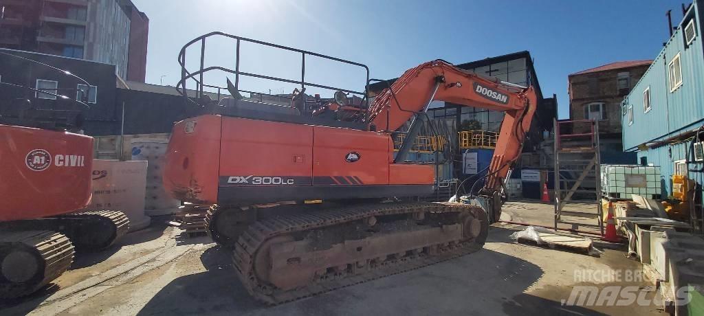 Doosan DX 300 LC Roomikekskavaatorid