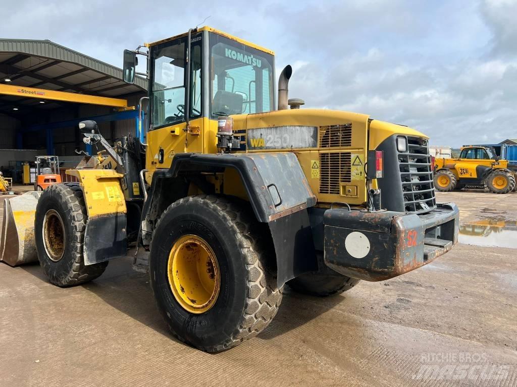 Komatsu WA 250-5H Rataslaadurid