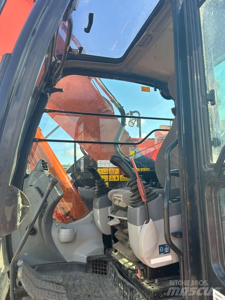 Hitachi ZX225 USLC-6 Roomikekskavaatorid