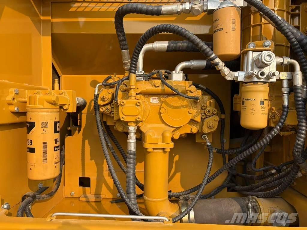 CAT 325 Roomikekskavaatorid