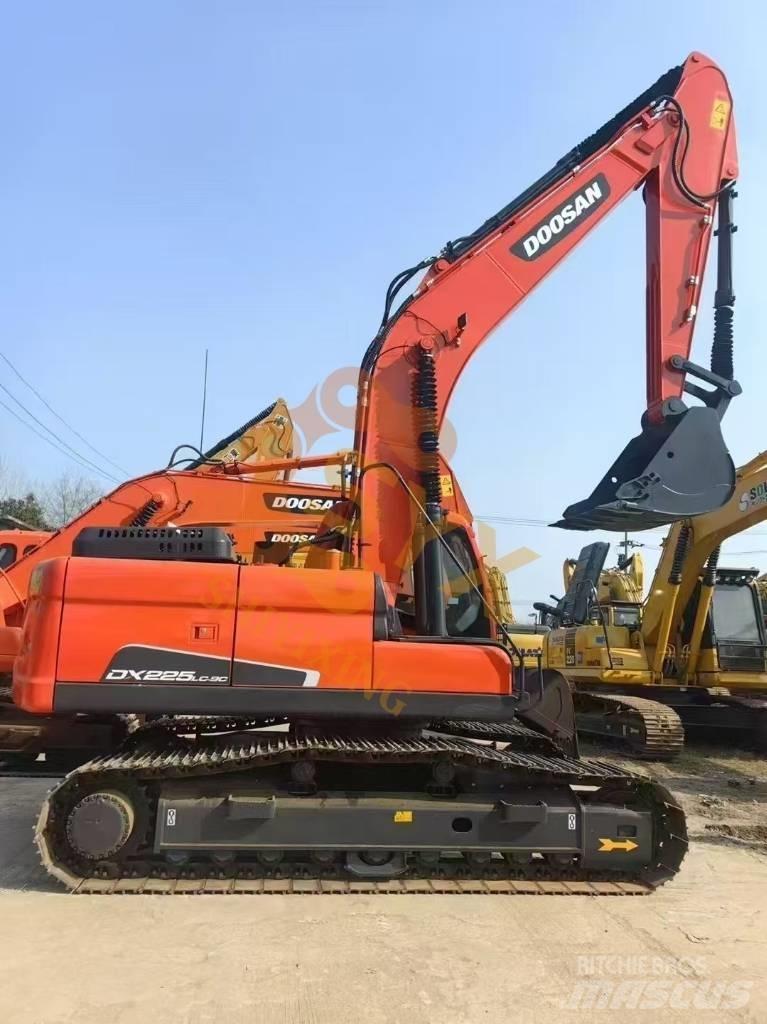 Doosan DX 225 LC Roomikekskavaatorid