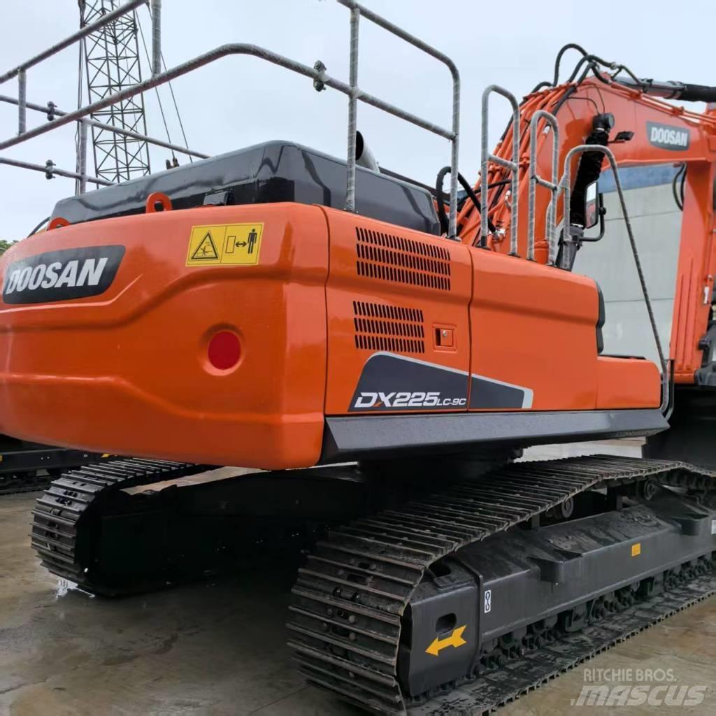 Doosan DX 225 LC Roomikekskavaatorid