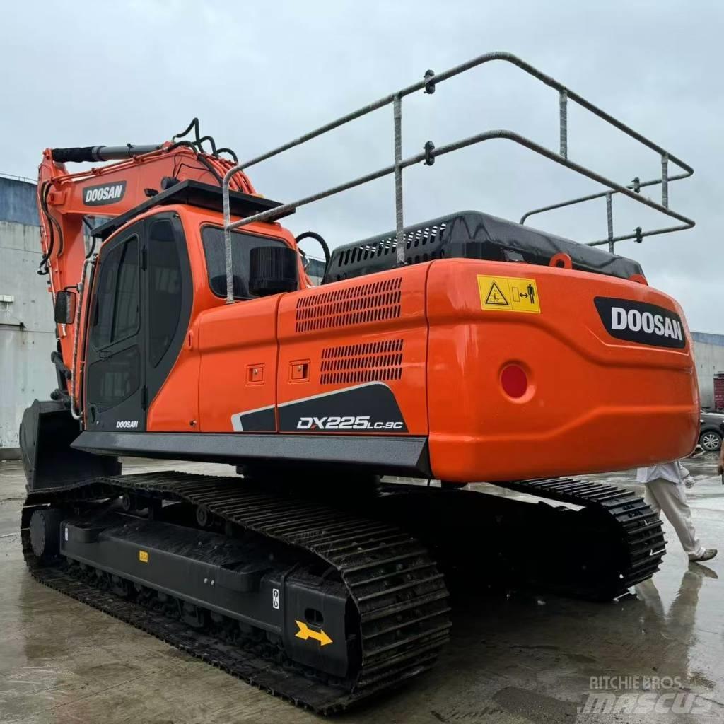 Doosan DX 225 LC Roomikekskavaatorid