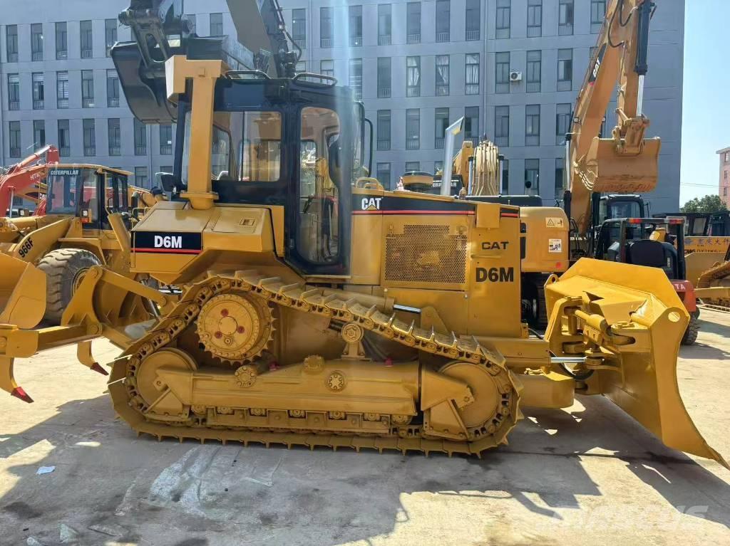 CAT D 6 M Buldooserid