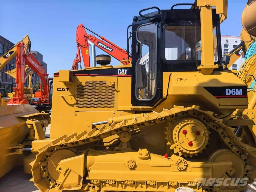 CAT D 6 M Buldooserid