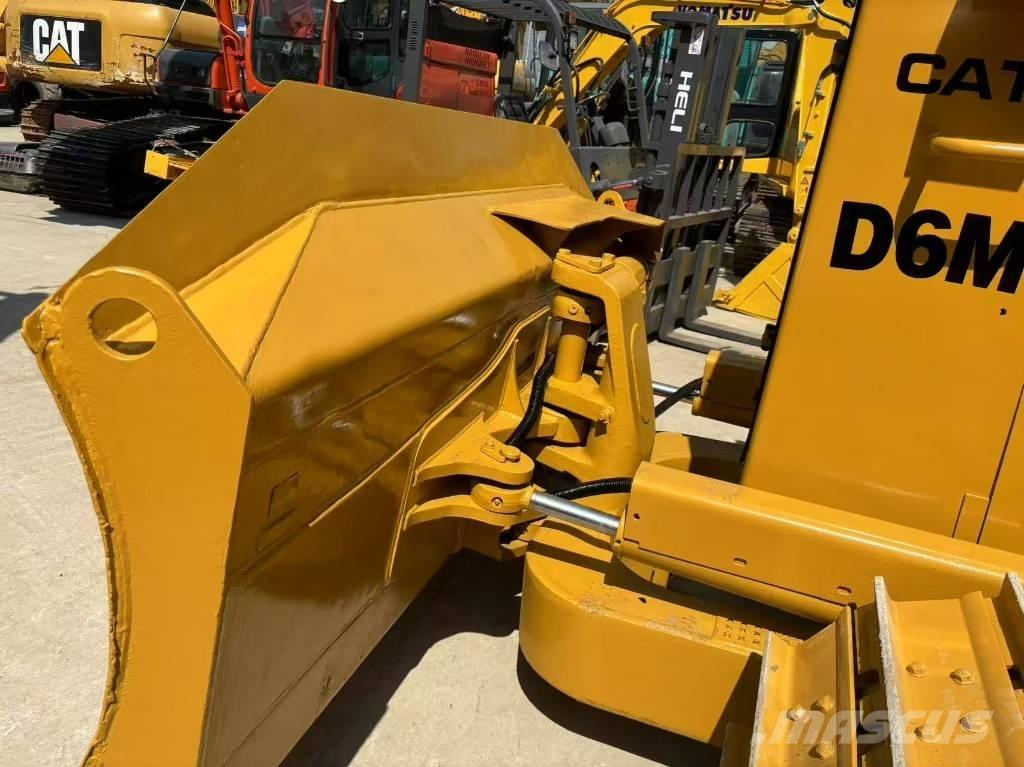 CAT D 6 M Buldooserid