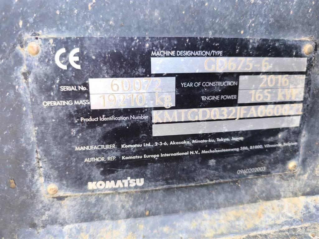 Komatsu GD 675-6 Greiderid