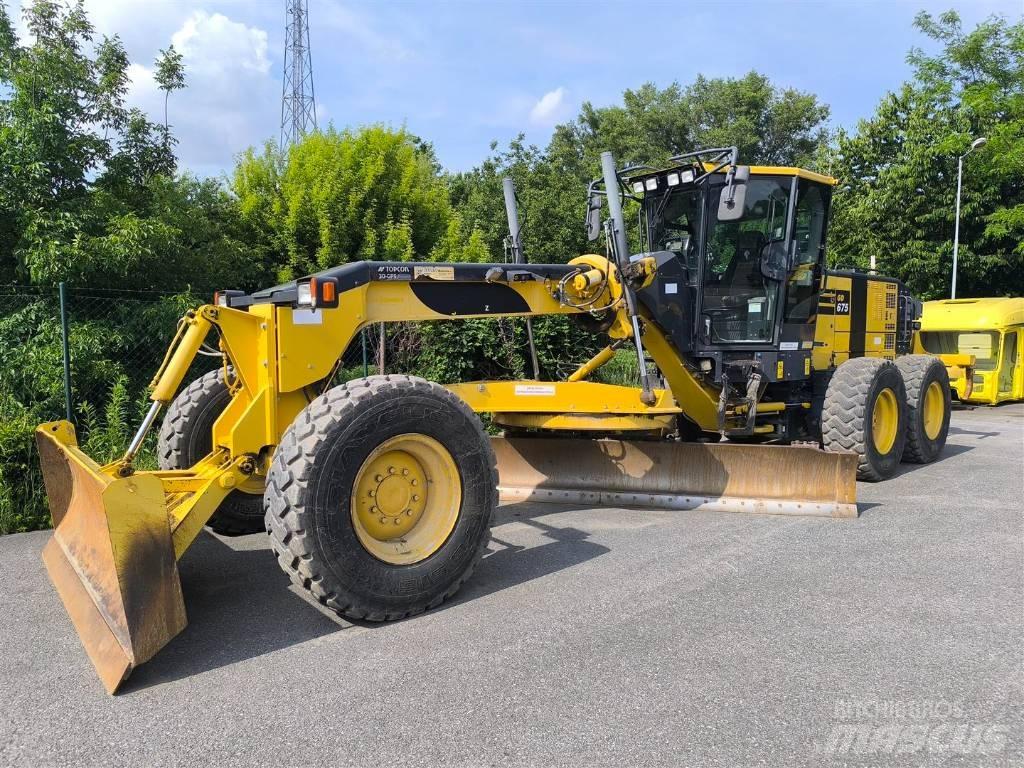 Komatsu GD 675-6 Greiderid