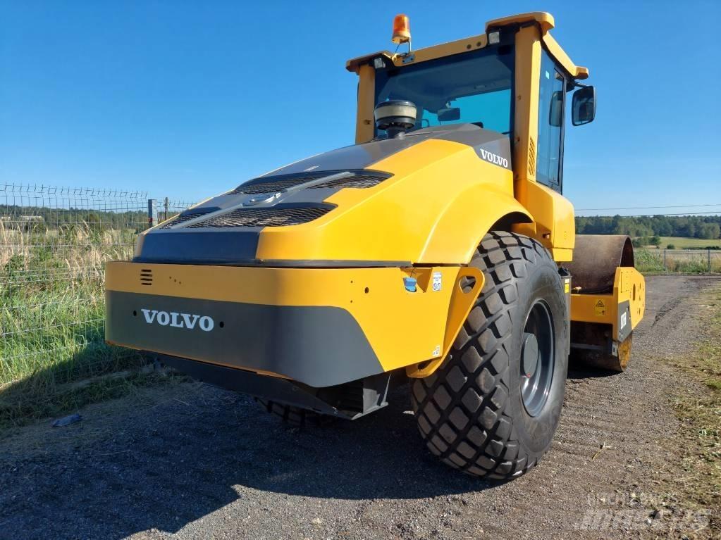 Volvo SD 115 B Ühe trumliga rullid