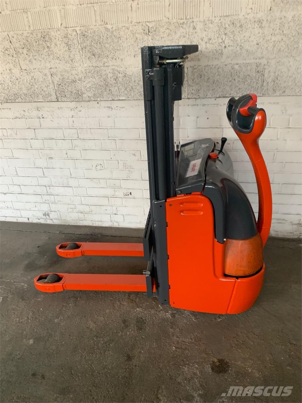 Linde L12 (379) Platvormiga virnastajad