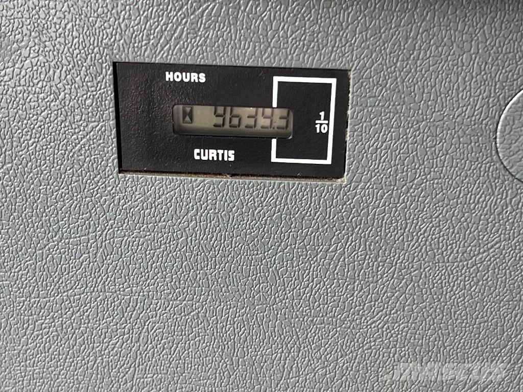 Hyundai HX 220 L Roomikekskavaatorid
