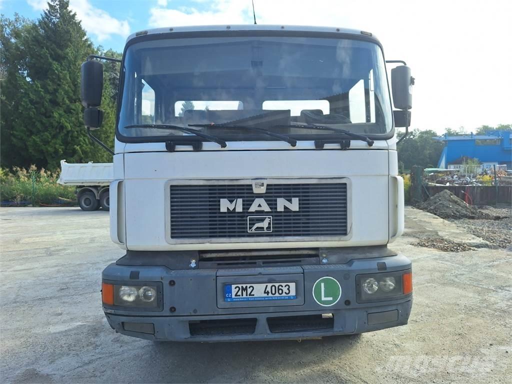 MAN 26.403 6X2 Raamautod
