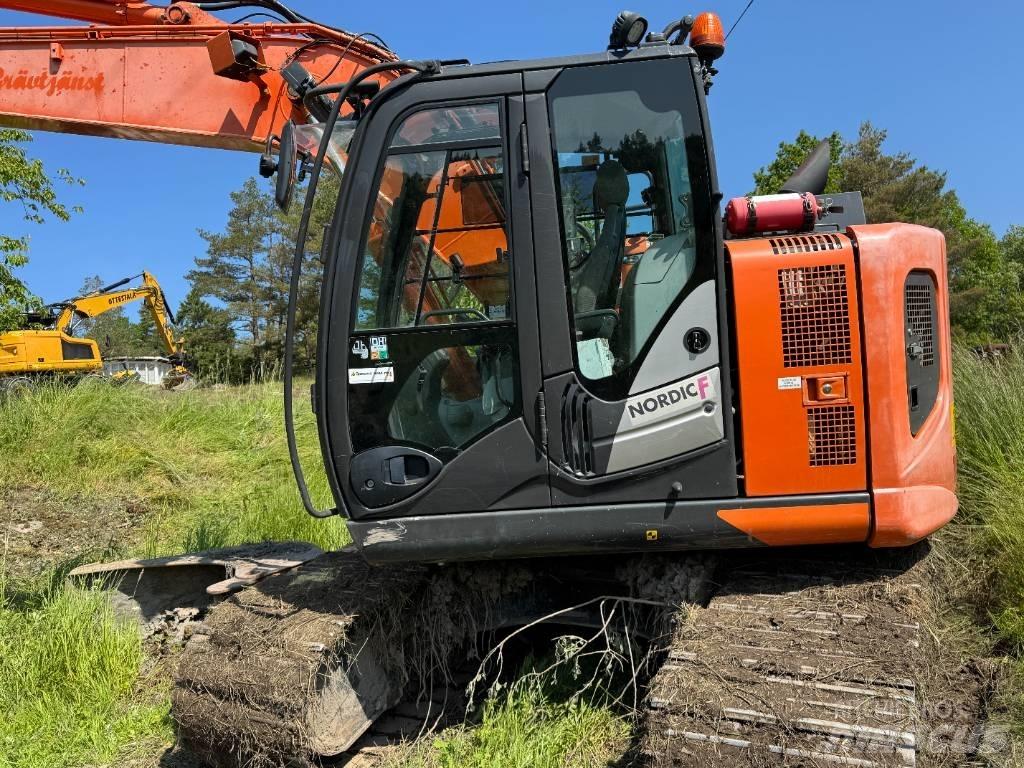 Hitachi ZX135USBL-6 Roomikekskavaatorid